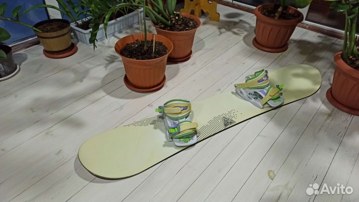 Сноуборд 144 black fire + крепления