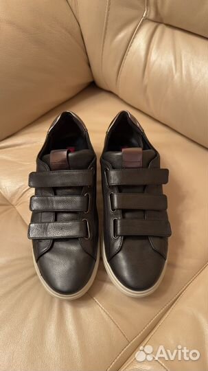 Кроссовки женские