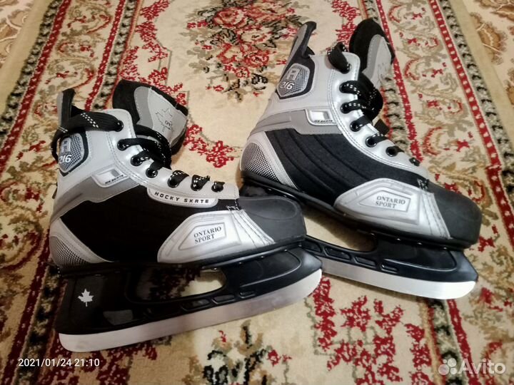 Коньки хоккейные 40р