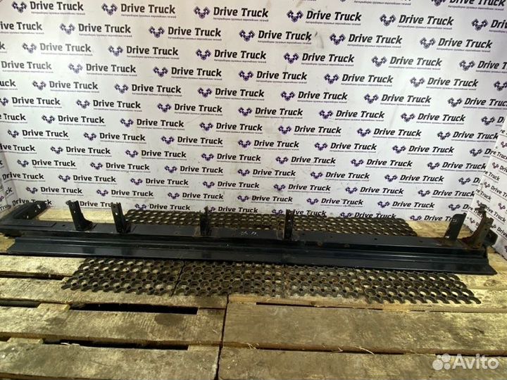 Кронштейн крепления крыла правый Renault Magnum