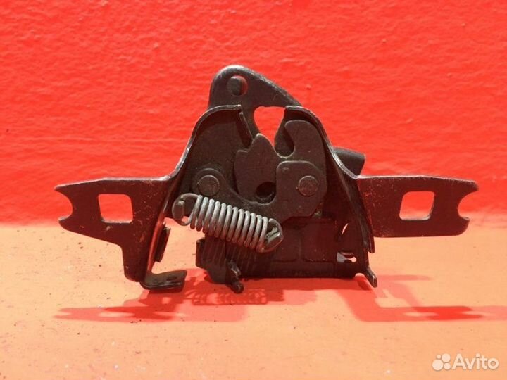 Замок капота Volkswagen Golf MK3 1995