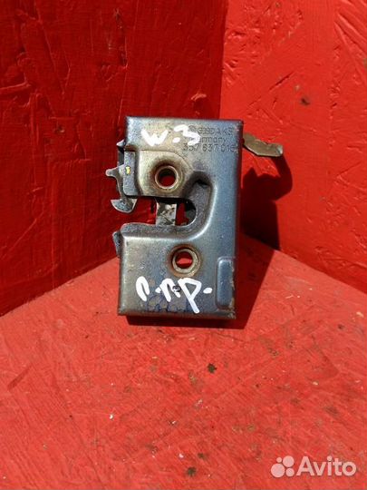 Замок двери передней правой Фольксваген Пассат Б3