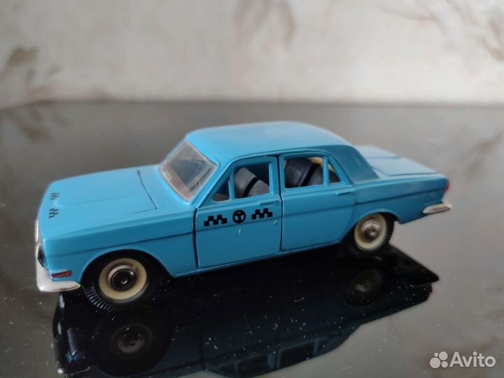 Модель автомобиля 1:43 СССР газ 24 Такси