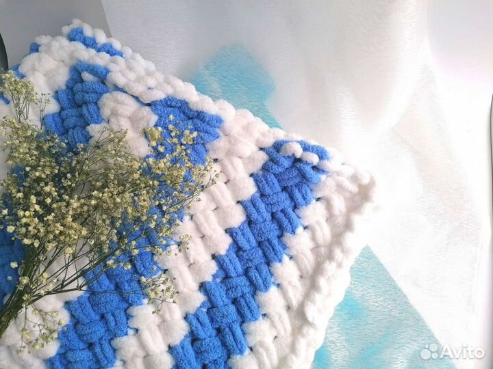 Плед для малыша вязаный