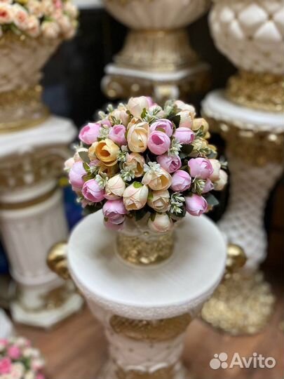 Ваза цветочная на тумбе