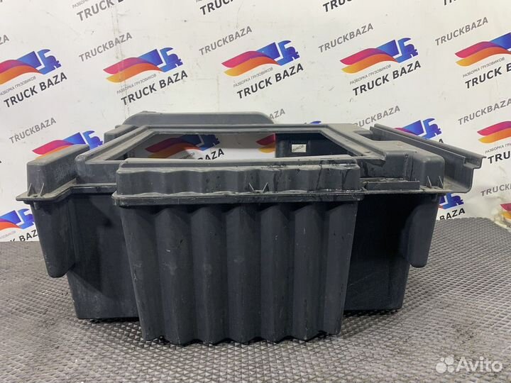 Ящик инструментальный правый Daf XF106