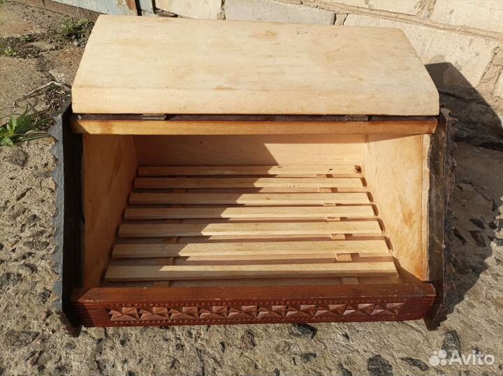 Хлебница резная