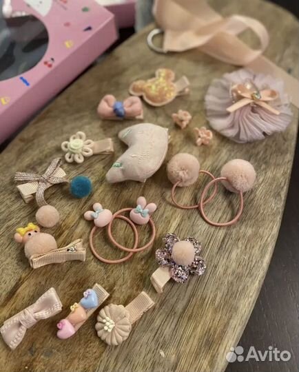 Новый набор резинок и заколок для девочек в садик