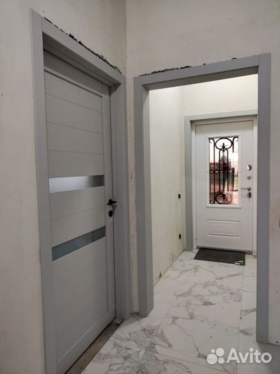 Светлые межкомнатные двери экошпон в наличии