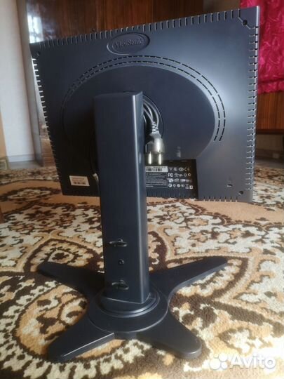 Монитор ViewSonic 2030b c USB-хабом и регулировкой