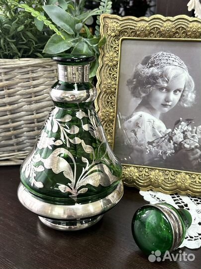 Штоф изумрудного цвета