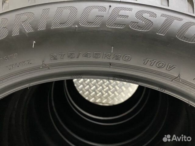 Bridgestone Blizzak LM-001 275/45 R20