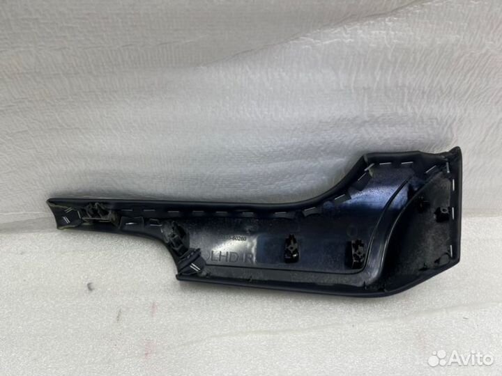 Накладка торпедо правая Toyota Land Cruiser 200