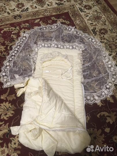 Шикарный на выписку Кружевной конверт с шапочкой