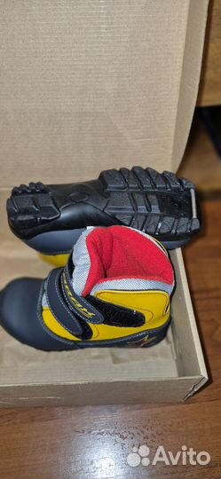 Лыжные ботинки