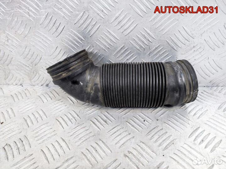 Патрубок воздушный VW Passat B6 1K0129684B