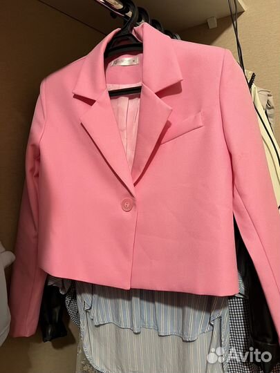 Пиджак женский розовый укороченный