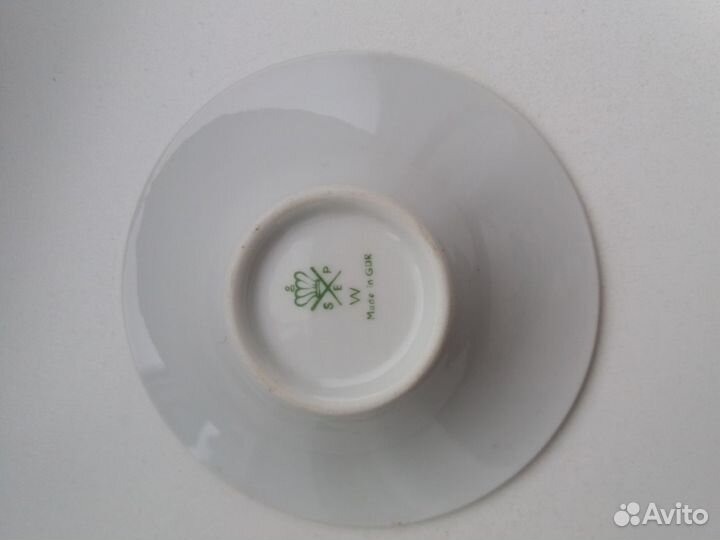 Фарфоровые кофейные чашки с блюдцами