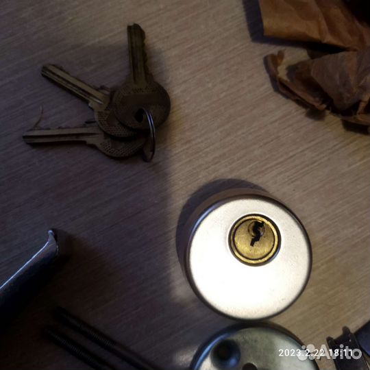 Замок дверной