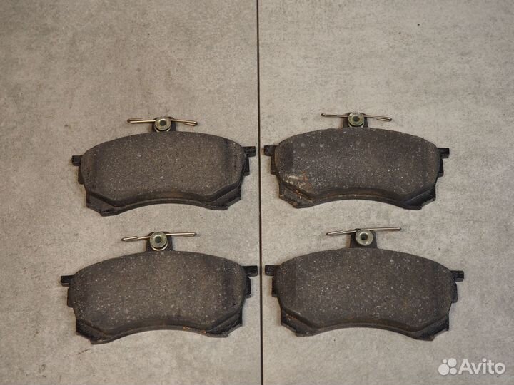 Колодки тормозные передние Mitsubishi Carisma (DA)