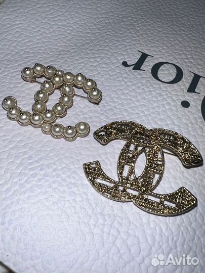 Броши Chanel