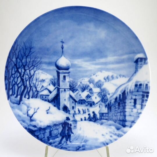 Тарелка Рождество 1973 Прихожане идут на Службу