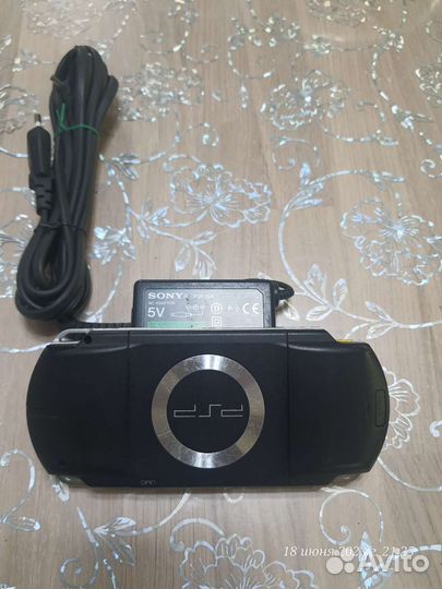 Sony PSP 1008 + карта + прош + игр 4-200шт