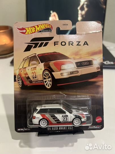 Hot Wheels Premium Audi Avant RS2