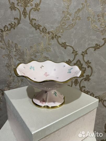 Ваза для фруктов на ножке