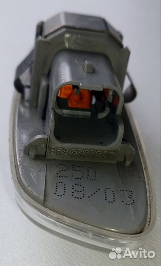 Поворотник на Пежо