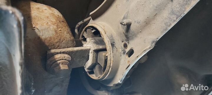 Кулак задний левый Форд Мондео 4