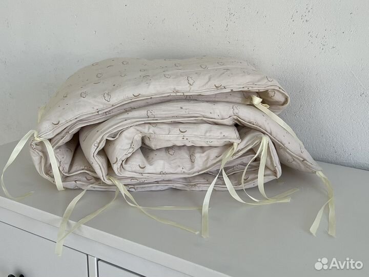 Мягкий бортик на кроватку