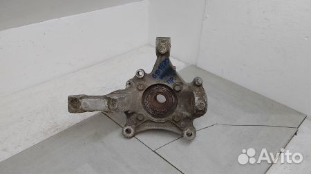 Кулак передний правый