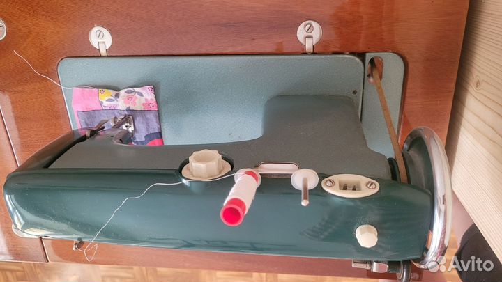 Швейная машина Чайка 2