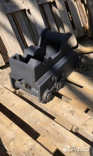 Быстросъём для экскаватора погрузчика John Deere