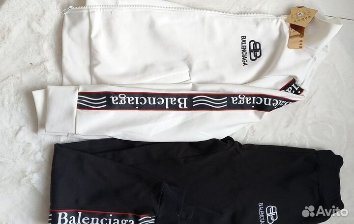 Спортивный костюм женский