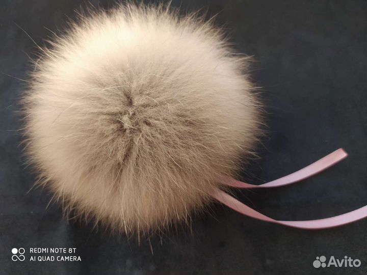 Помпон из меха енота