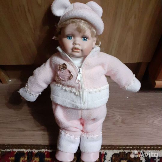 Отдам Куклу фарфор музыкальную СССР