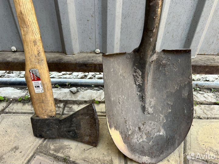 Лопата Travena штыковая / Топор Vira 1250 гр