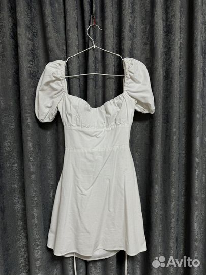 Белое платье с открытой спиной 42