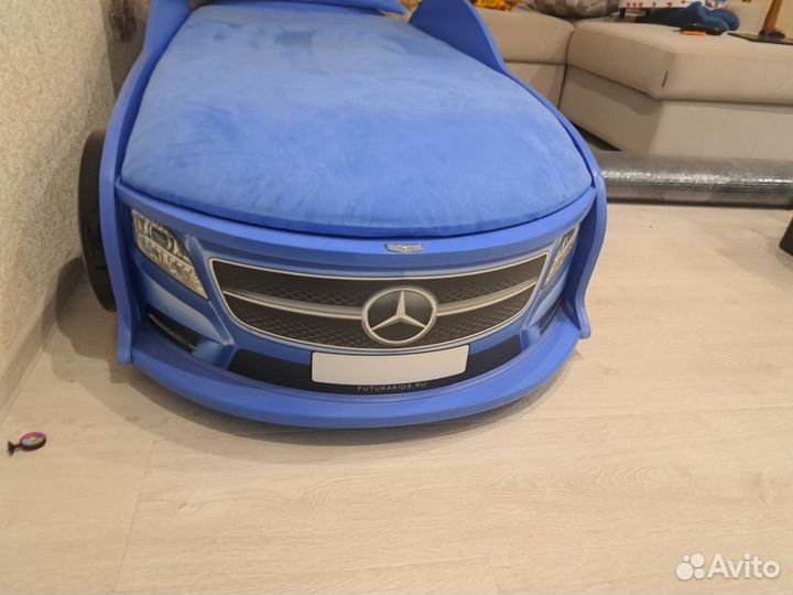 Детская кровать машина