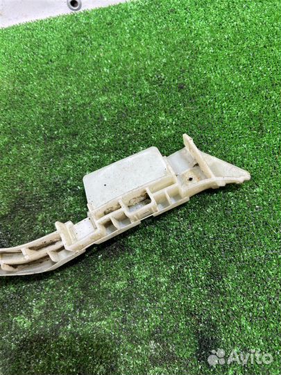 Кронштейн бампера передний левый Chevrolet Captiva