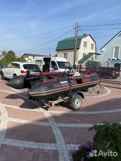 Лодка с мотором и прицепом