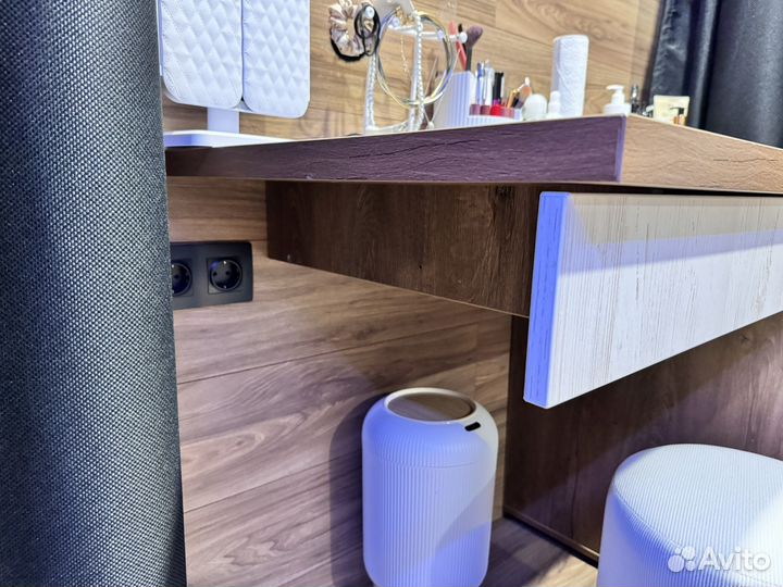 Стол для маникюра, работы, учебы