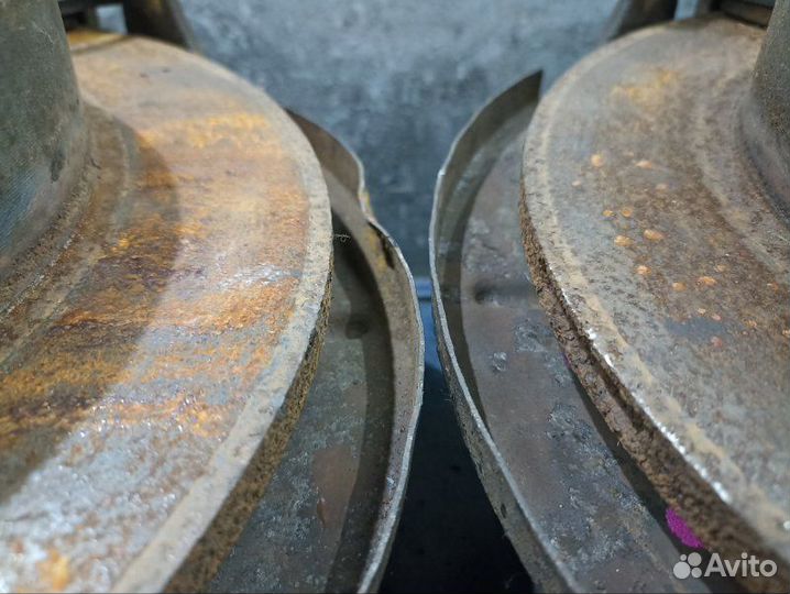 Комплект задних тормозов задний Chrysler Voyager 4