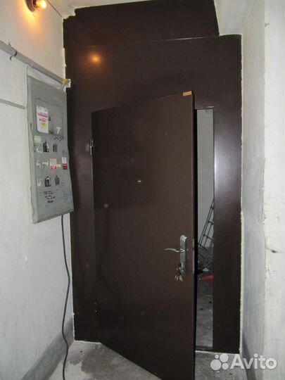 Перег, железные 93 серии (у лифта)