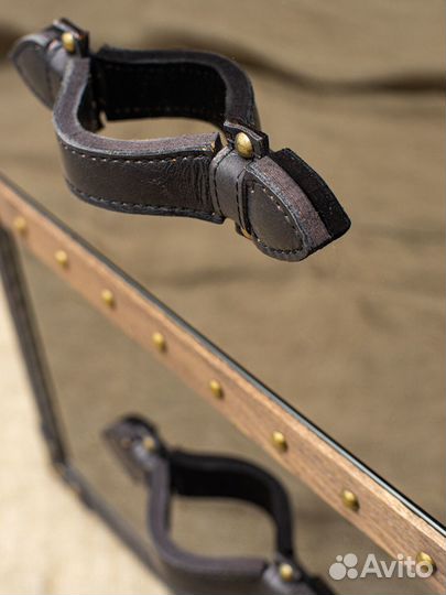 Глянцевая тумба на 3 ящика