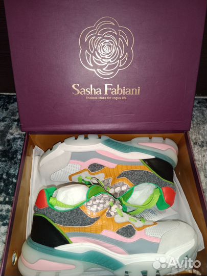 Кроссовки новые