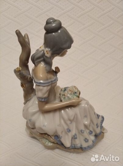 Парная фарфоровая статуэтка, Испания