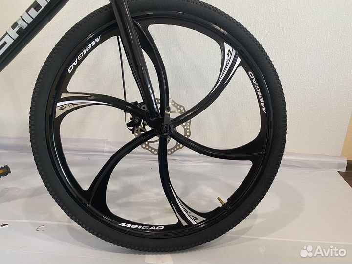 Велосипед на литых дисках 26 размер